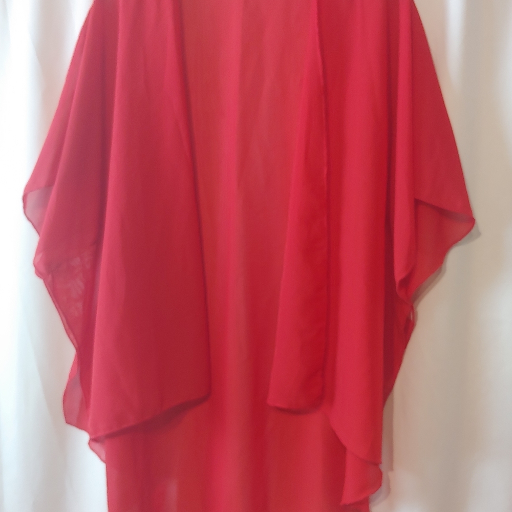 Red Cape - Picture 3 of 9